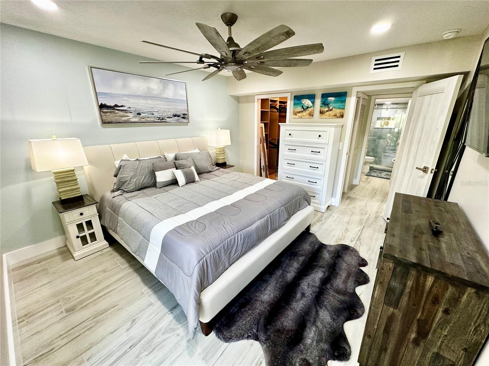 1555 TARPON CENTER DR #202, VENICE, FL, 34285