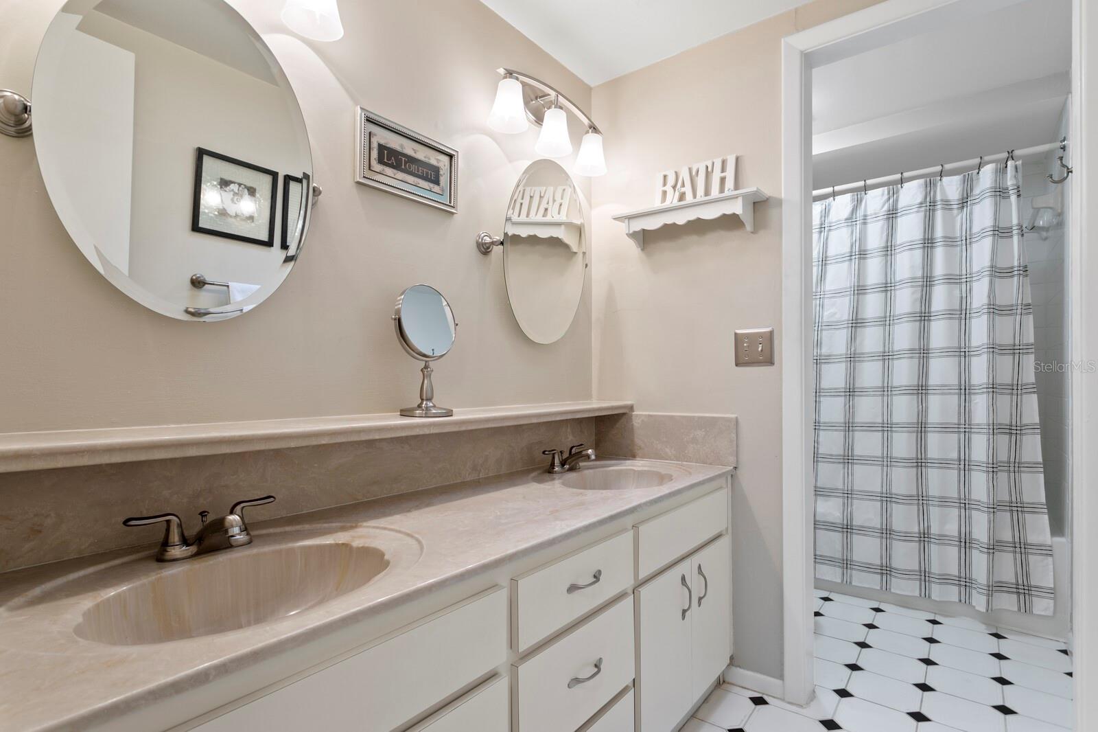 7601 OAKMOOR DR, TAMPA, FL, 33634