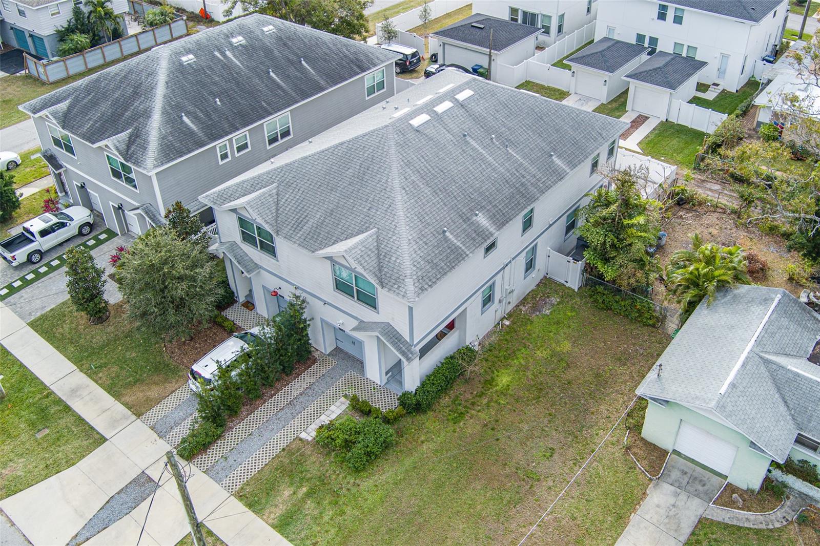 2704 W GRAY ST #B, TAMPA, FL, 33609