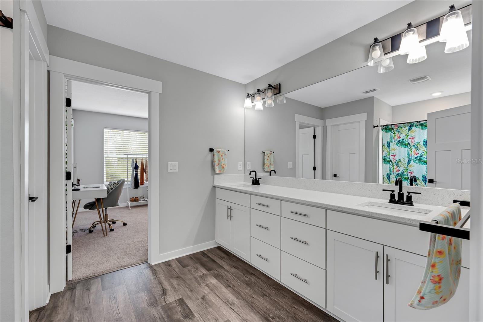 2704 W GRAY ST #B, TAMPA, FL, 33609