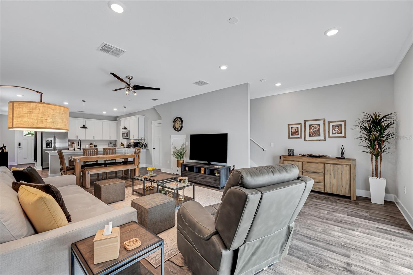 2704 W GRAY ST #B, TAMPA, FL, 33609