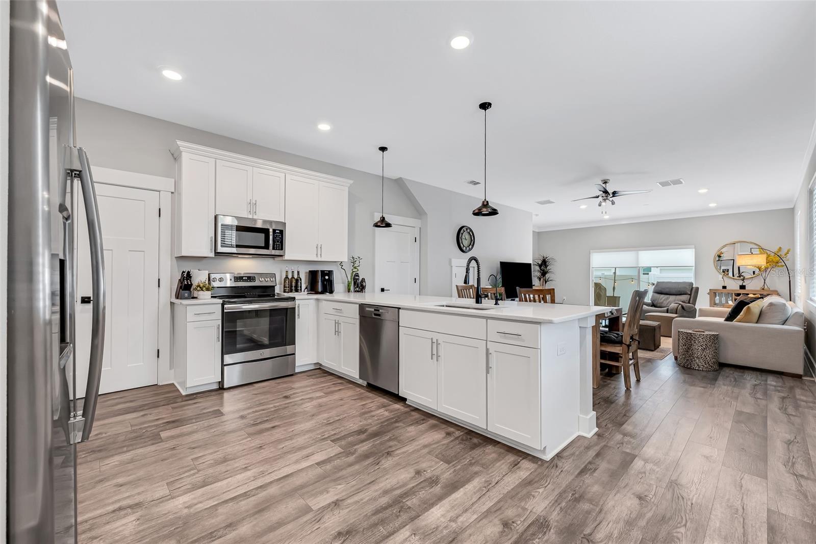 2704 W GRAY ST #B, TAMPA, FL, 33609