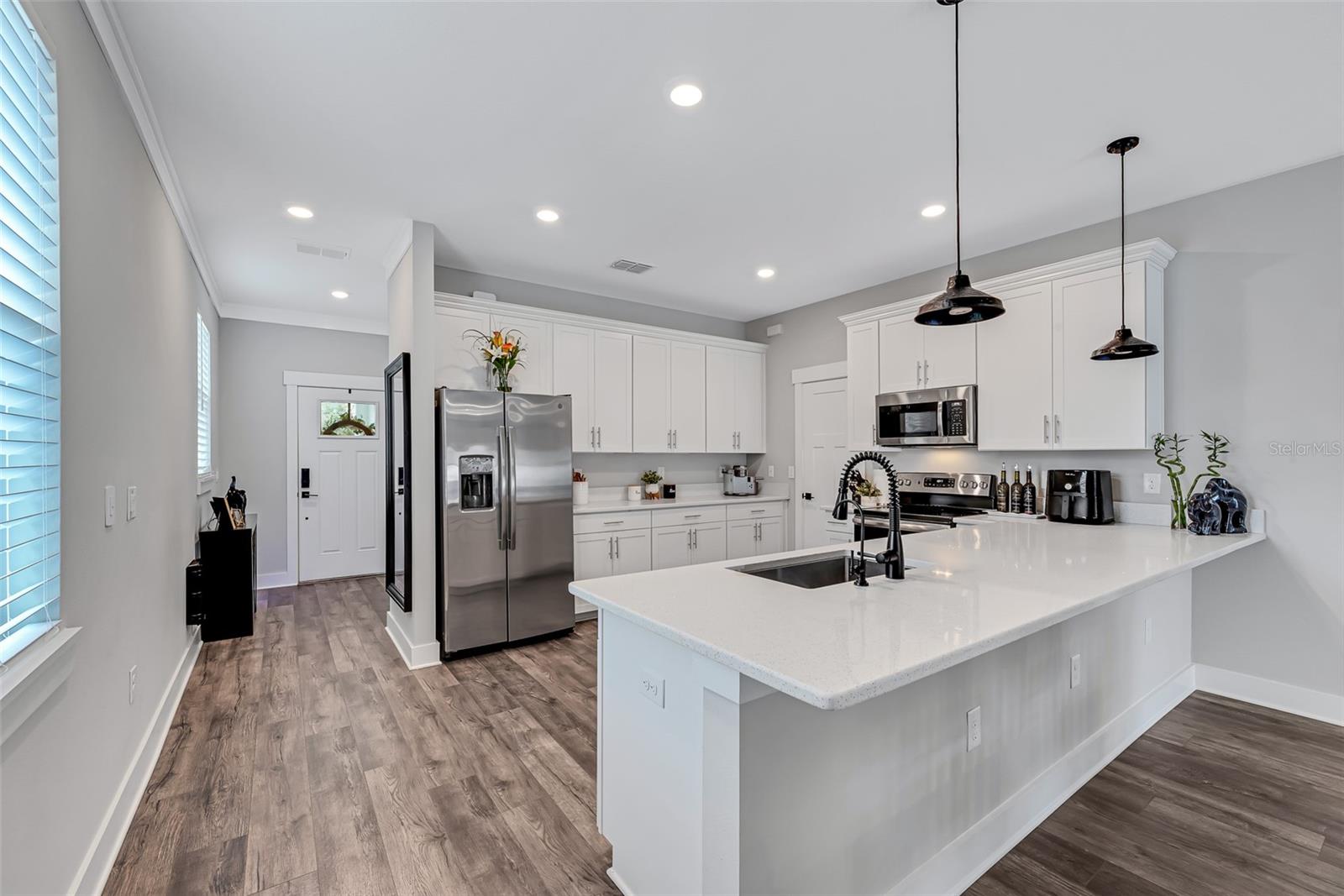 2704 W GRAY ST #B, TAMPA, FL, 33609