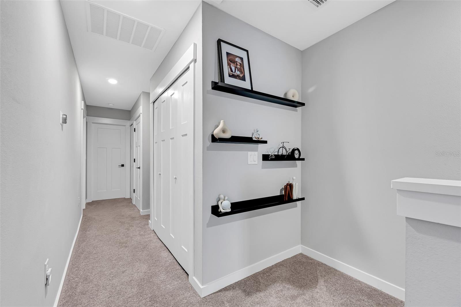 2704 W GRAY ST #B, TAMPA, FL, 33609
