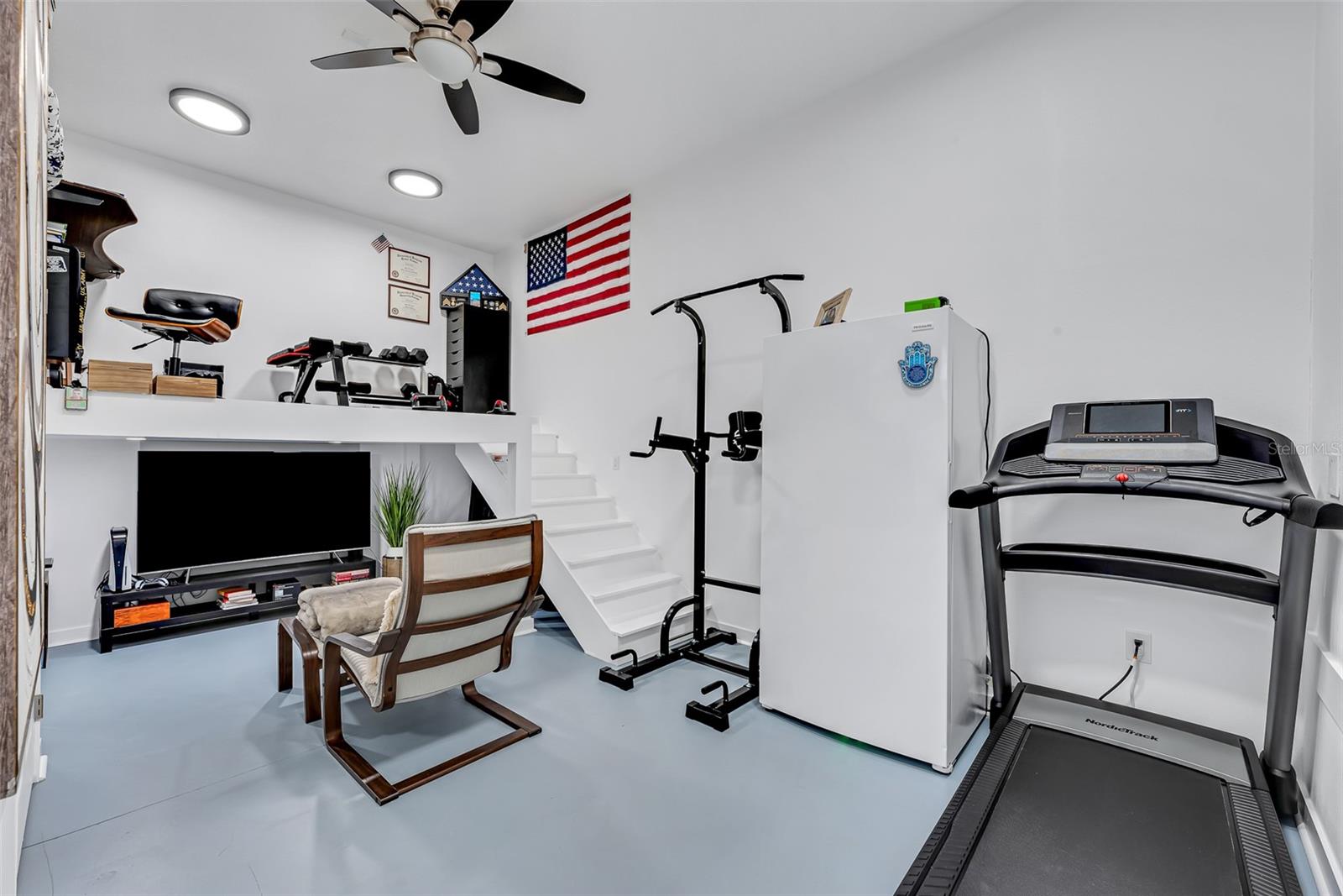 2704 W GRAY ST #B, TAMPA, FL, 33609