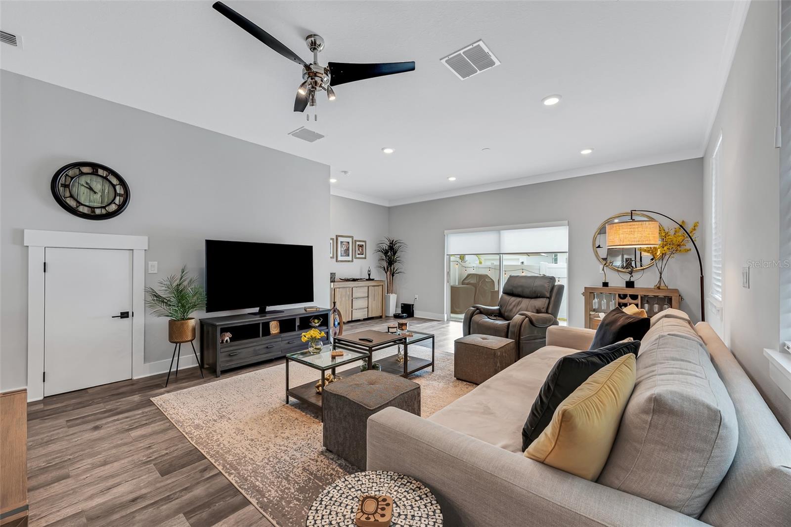 2704 W GRAY ST #B, TAMPA, FL, 33609