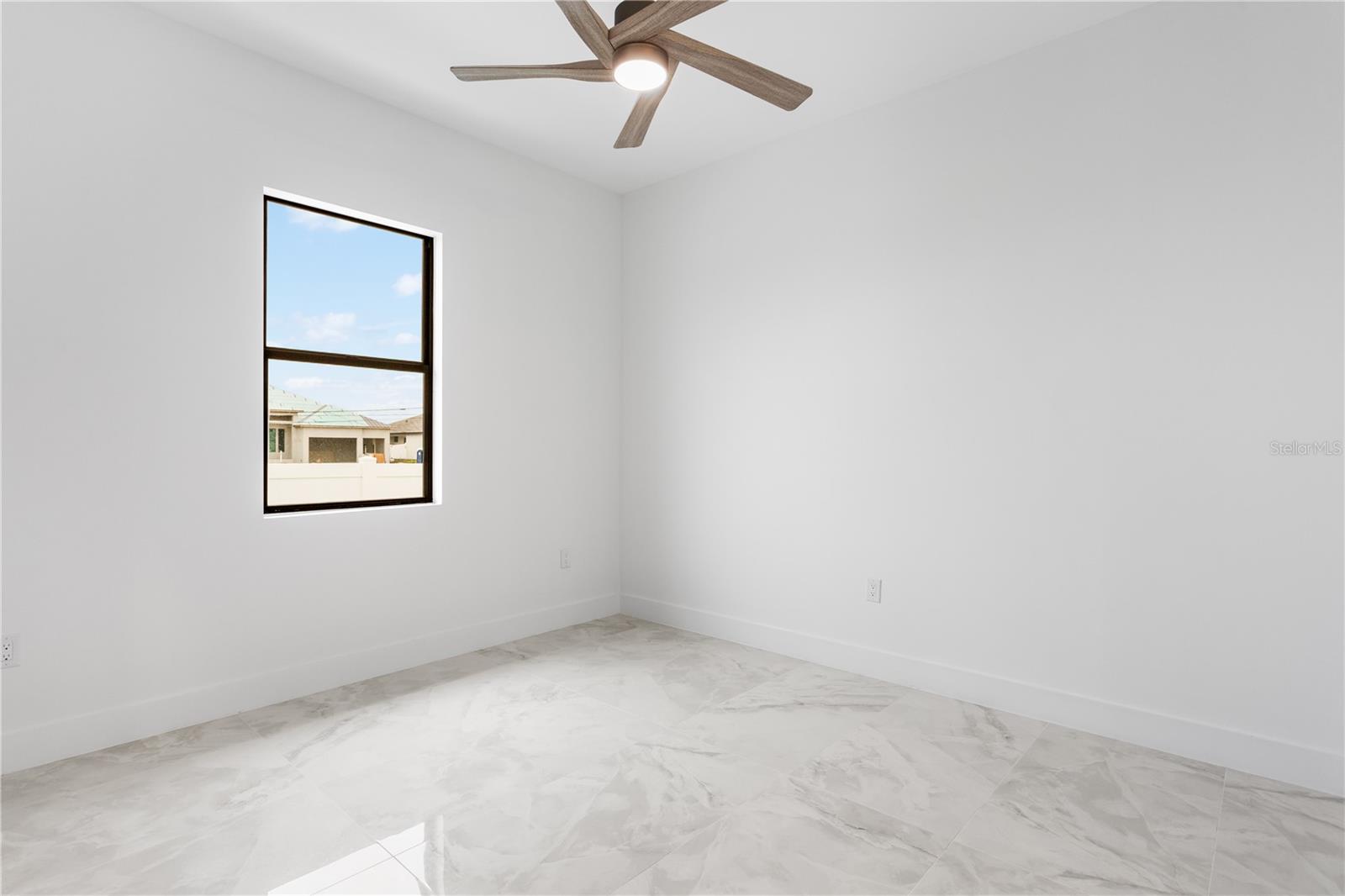 5 SW 37TH AVE, CAPE CORAL, FL, 33991