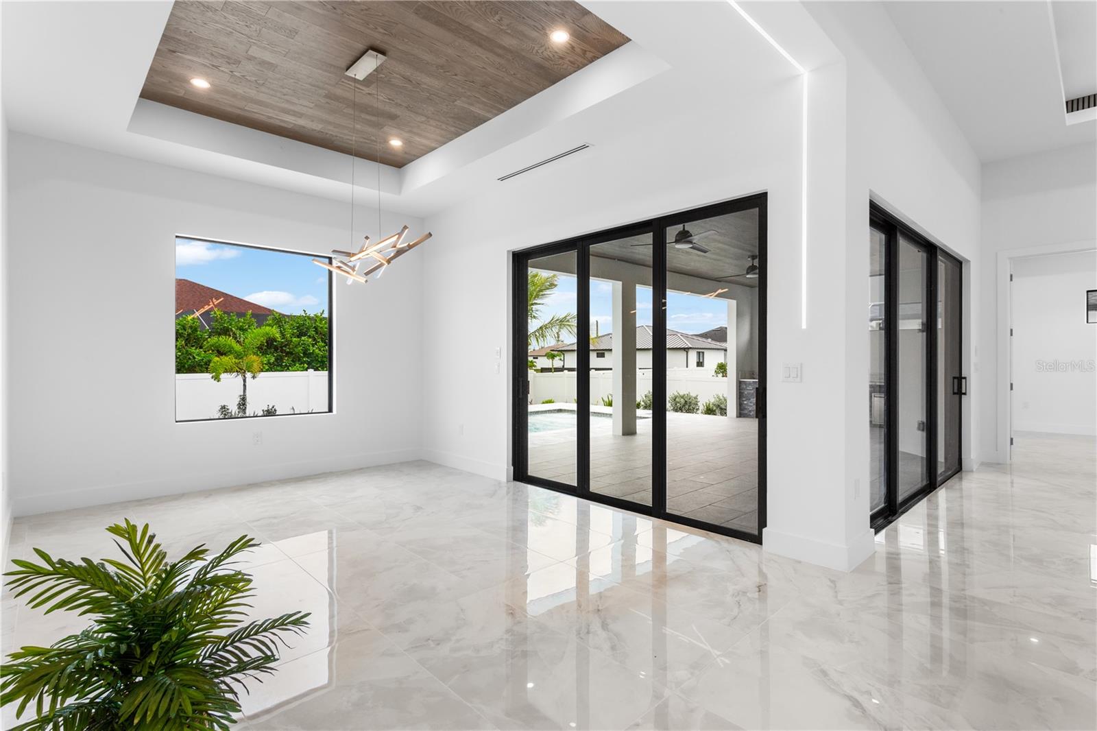 5 SW 37TH AVE, CAPE CORAL, FL, 33991