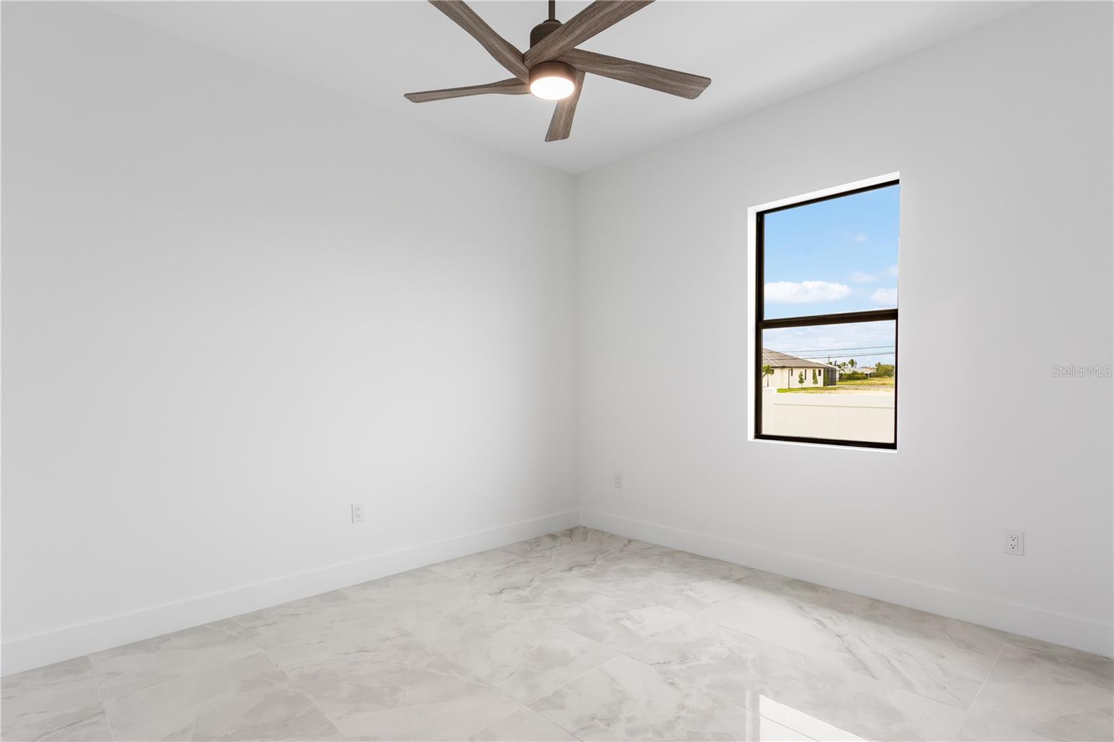 5 SW 37TH AVE, CAPE CORAL, FL, 33991