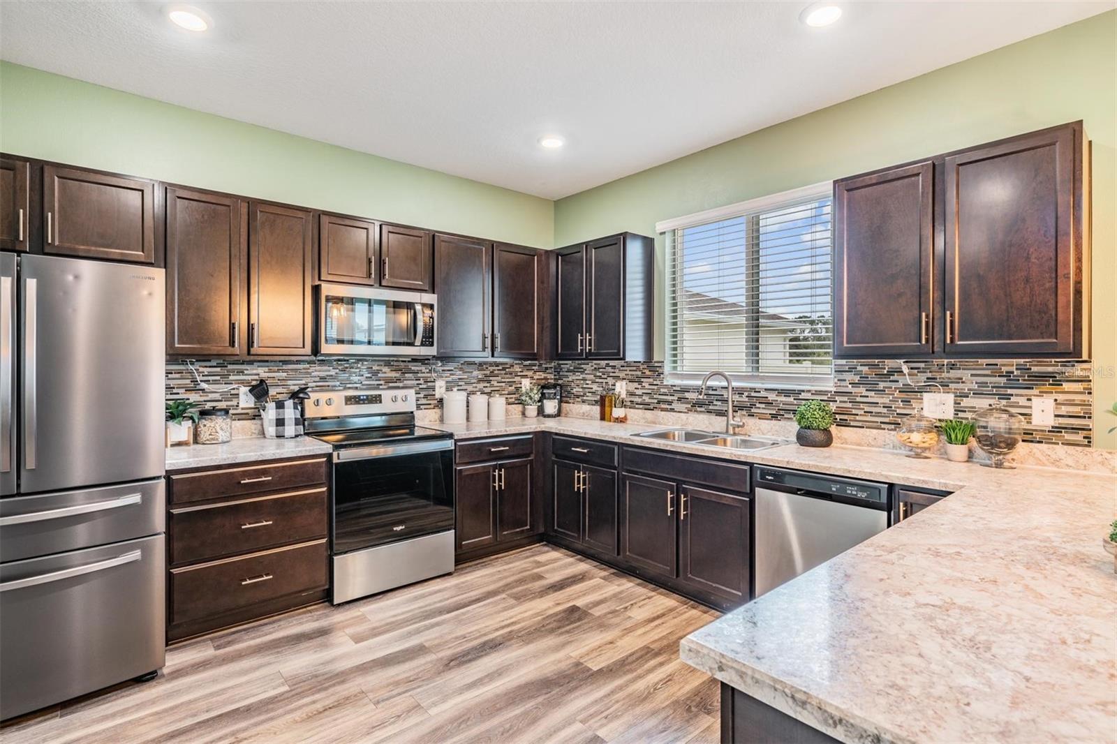 7423 NORTHERN LIGHTS DR, GIBSONTON, FL, 33534