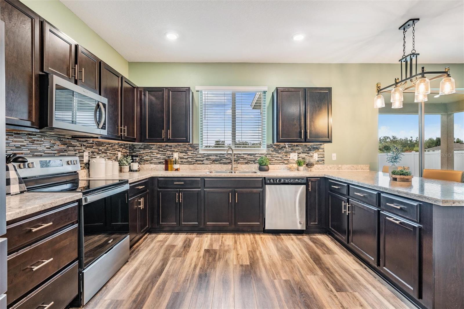 7423 NORTHERN LIGHTS DR, GIBSONTON, FL, 33534