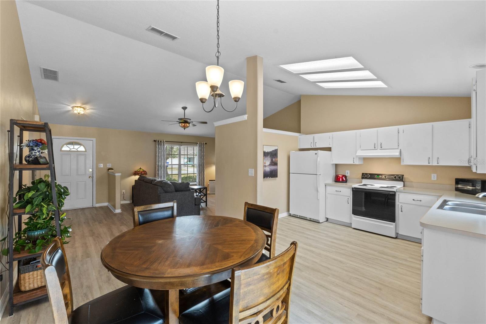 438 WOODVIEW DR, TAVARES, FL, 32778