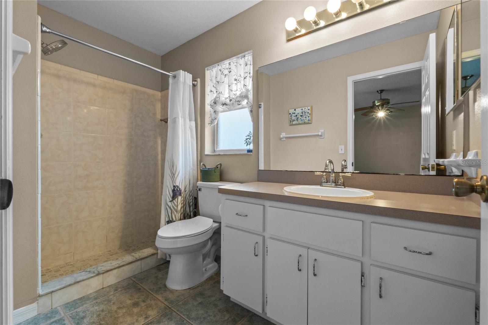 438 WOODVIEW DR, TAVARES, FL, 32778