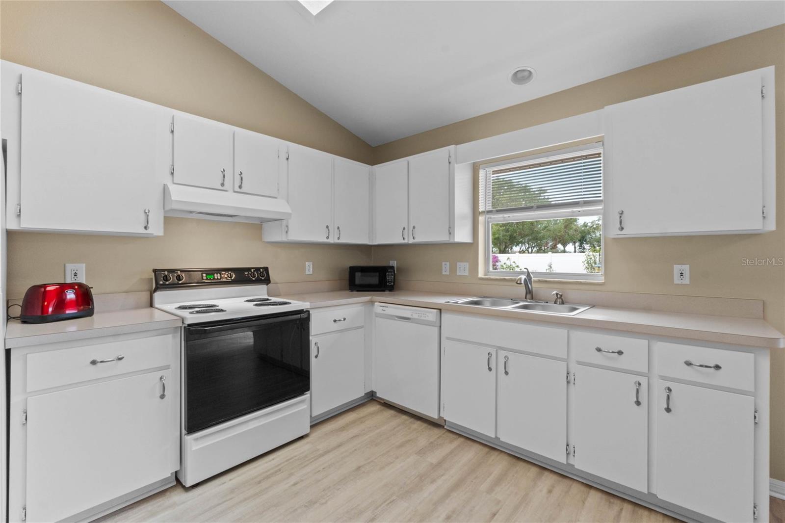 438 WOODVIEW DR, TAVARES, FL, 32778