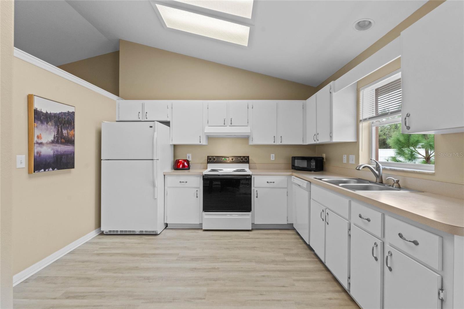 438 WOODVIEW DR, TAVARES, FL, 32778