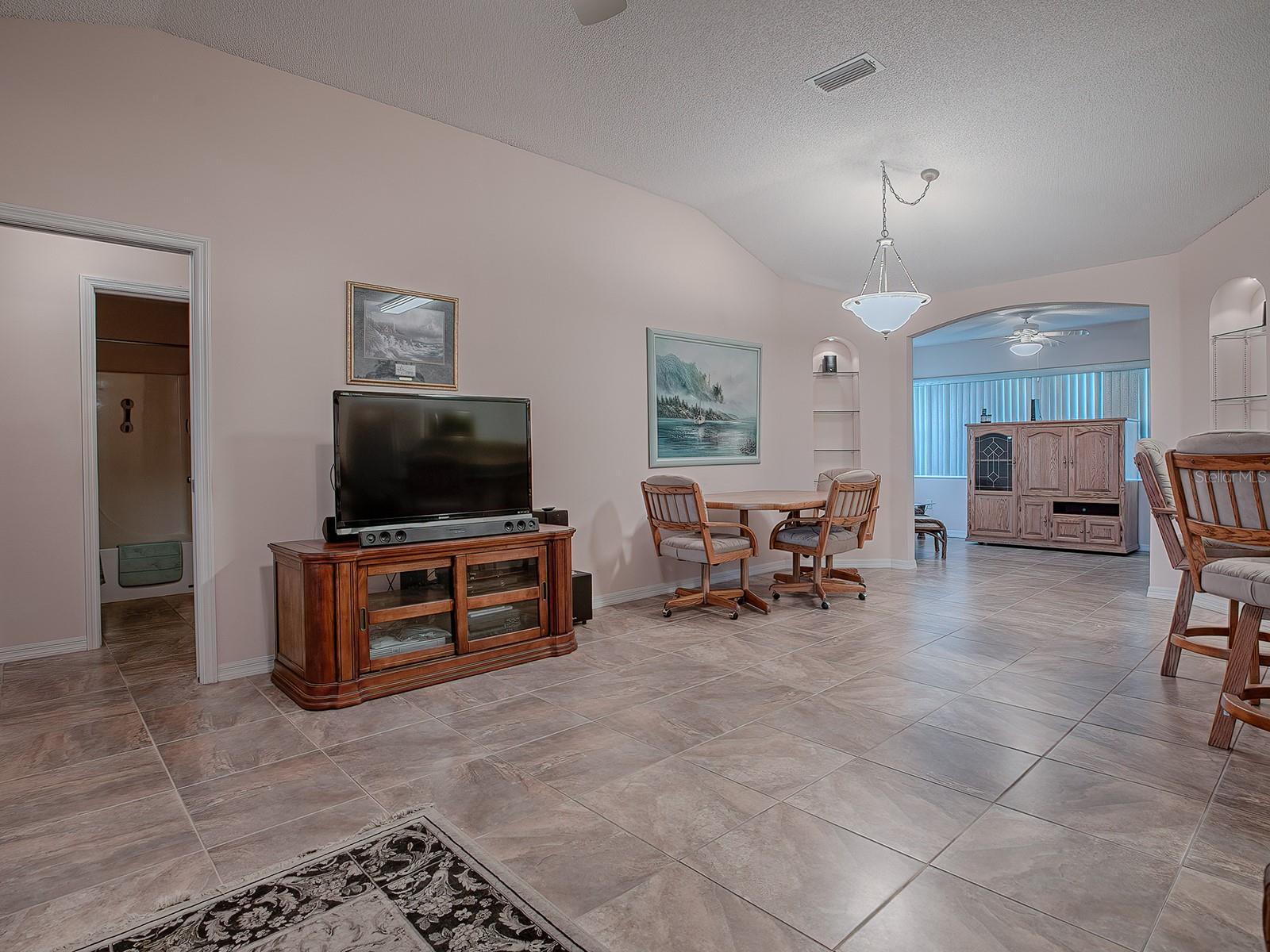 1218 AUGUSTINE DR, THE VILLAGES, FL, 32159