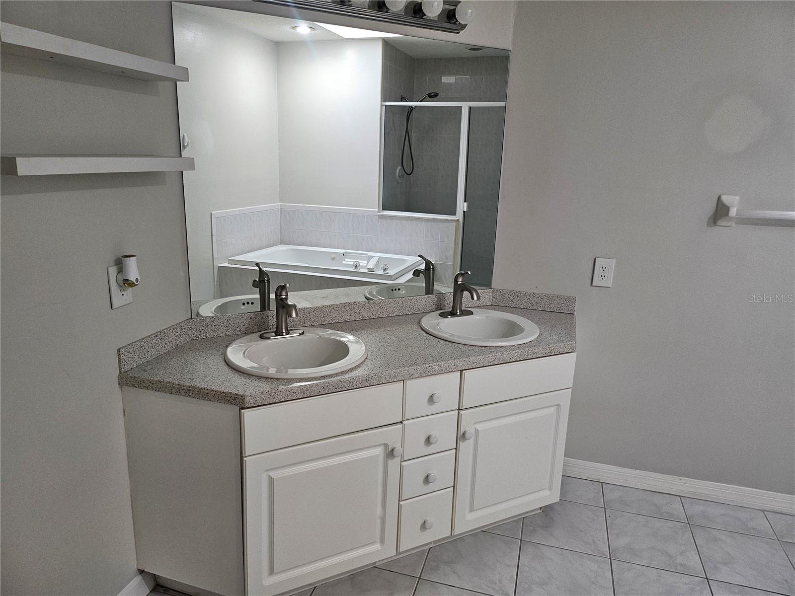 1055 PINELLAS BAYWAY S, TIERRA VERDE, FL, 33715