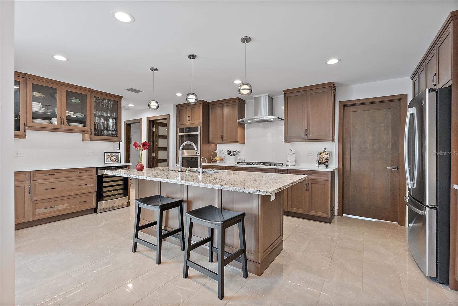 2066 ILLINOIS AVE NE, ST PETERSBURG, FL, 33703