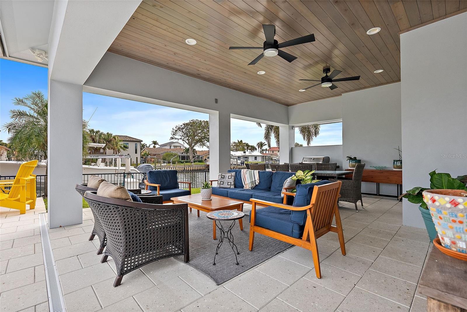 2066 ILLINOIS AVE NE, ST PETERSBURG, FL, 33703