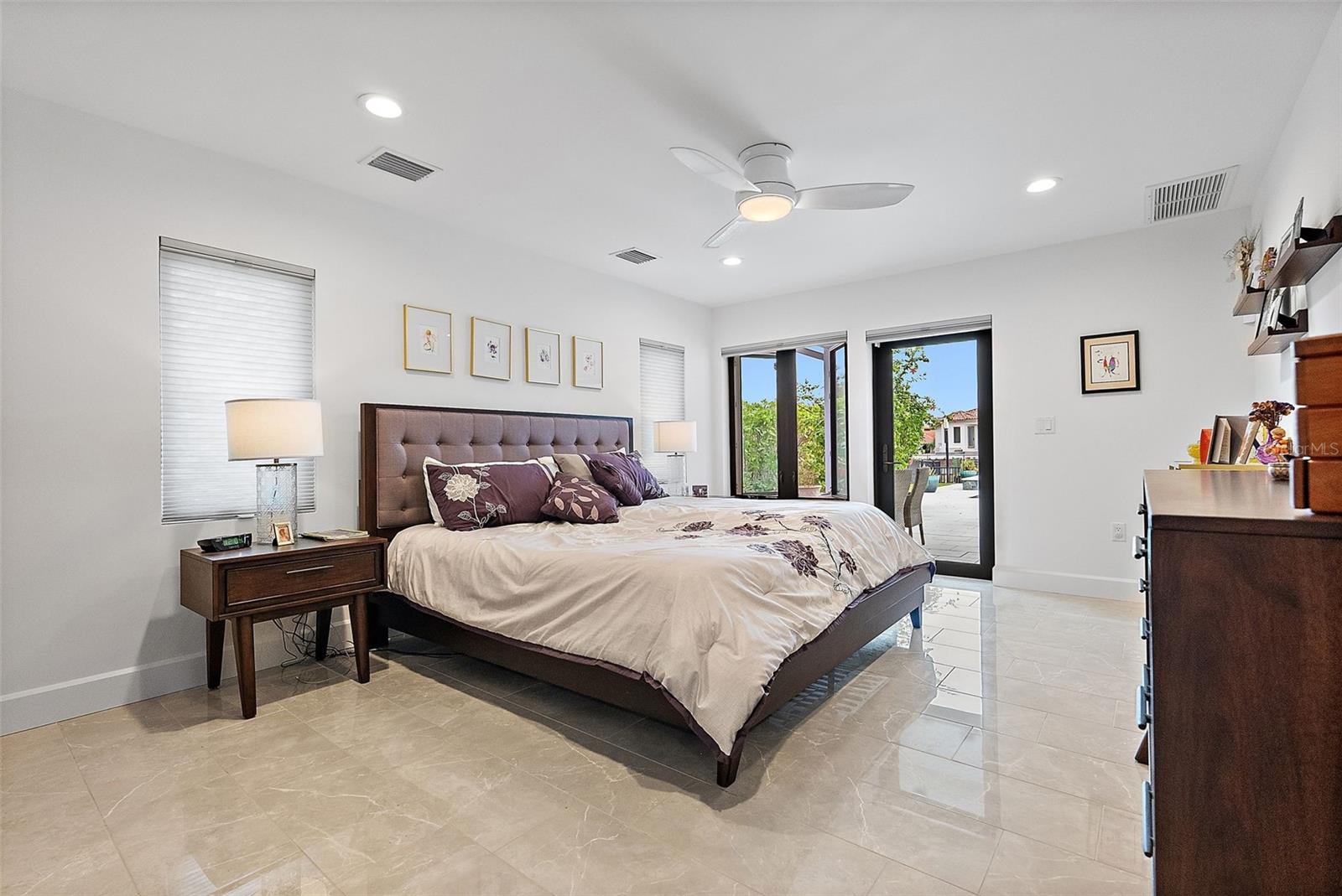 2066 ILLINOIS AVE NE, ST PETERSBURG, FL, 33703