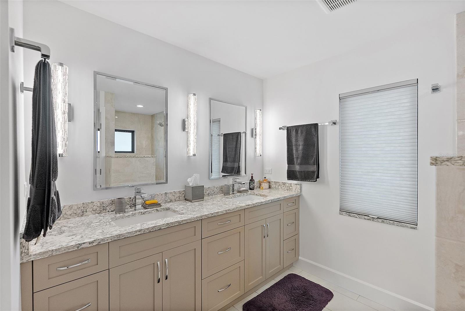 2066 ILLINOIS AVE NE, ST PETERSBURG, FL, 33703