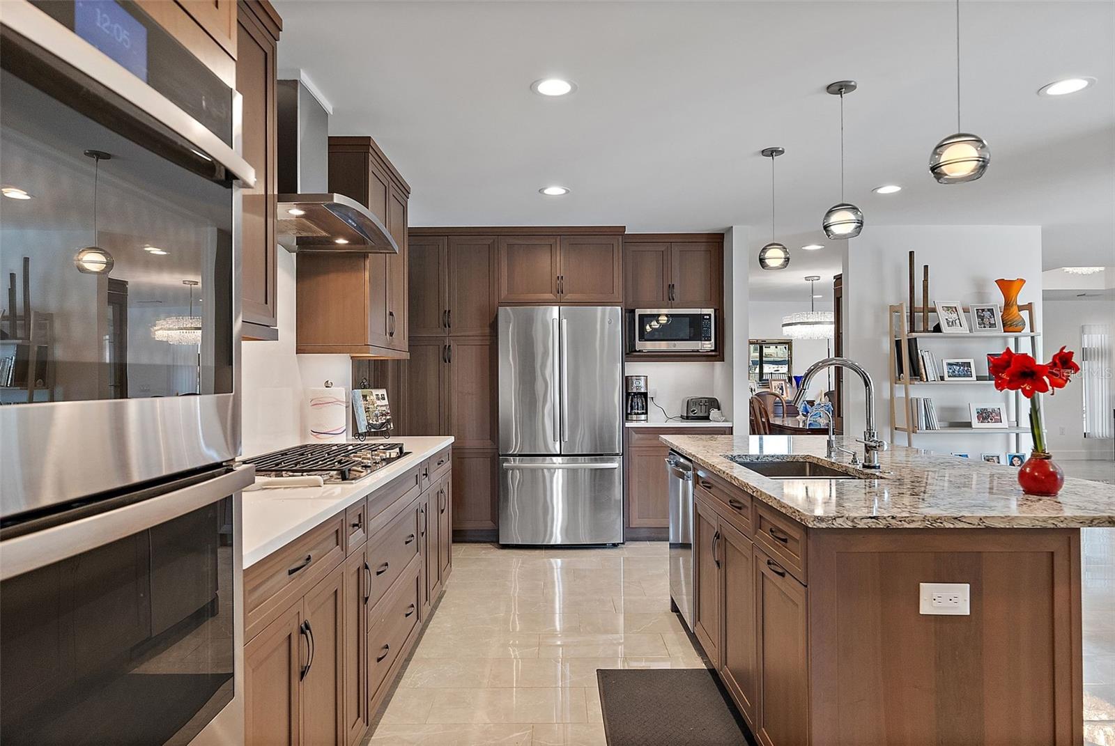 2066 ILLINOIS AVE NE, ST PETERSBURG, FL, 33703