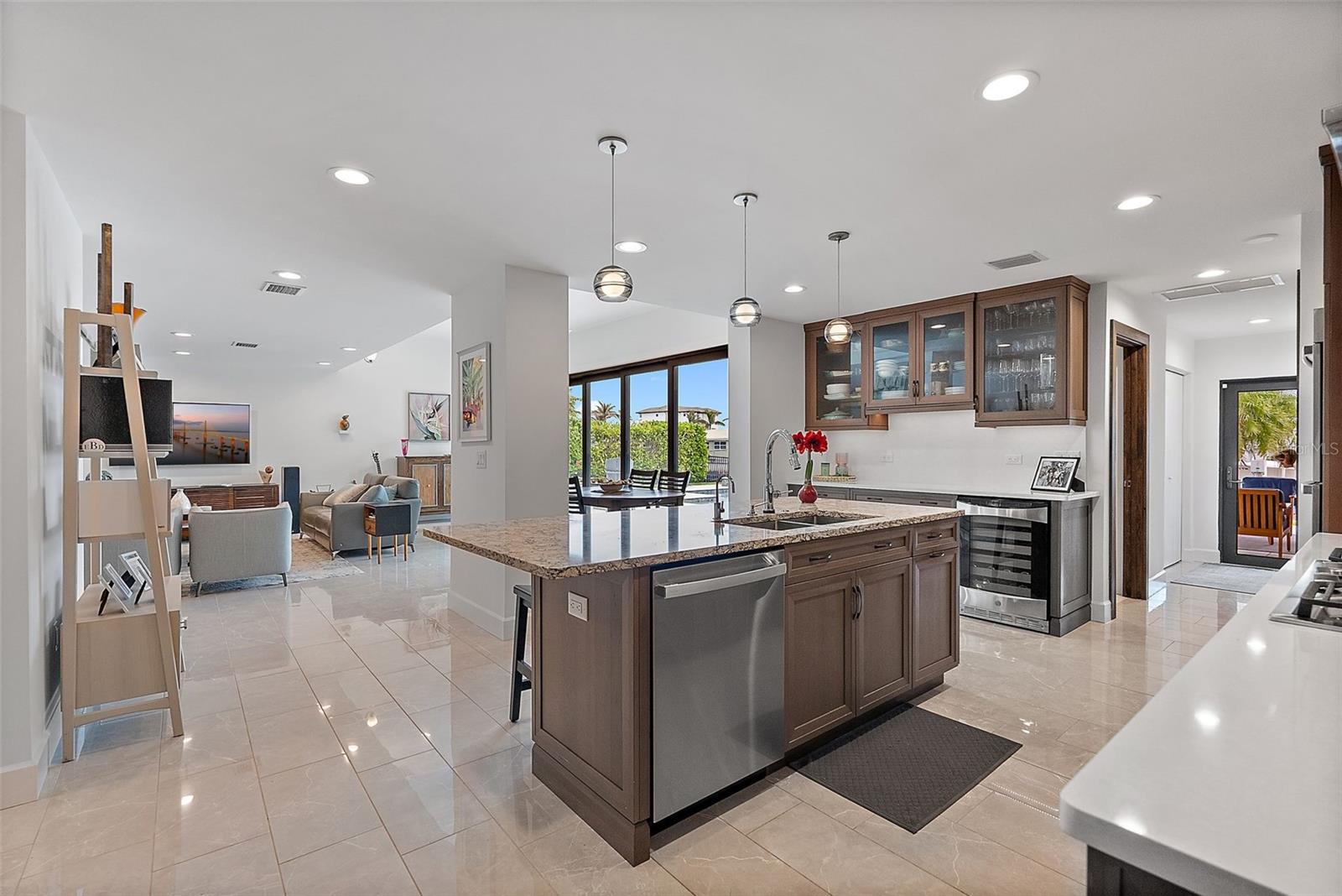 2066 ILLINOIS AVE NE, ST PETERSBURG, FL, 33703