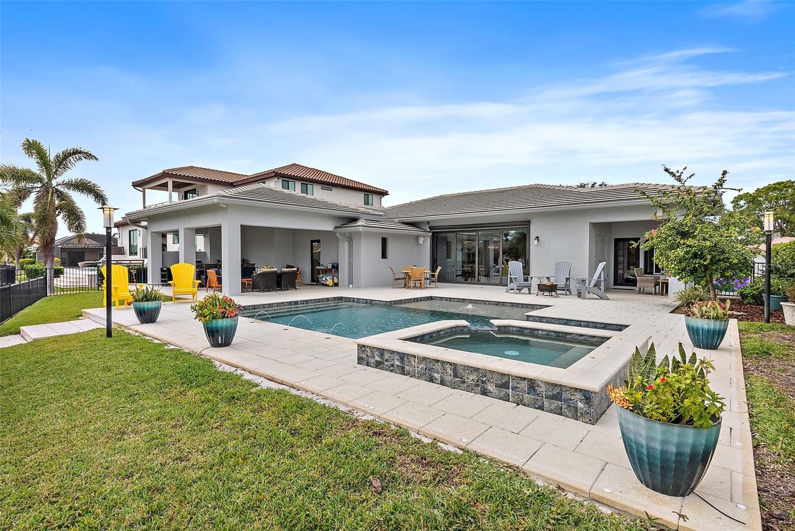 2066 ILLINOIS AVE NE, ST PETERSBURG, FL, 33703