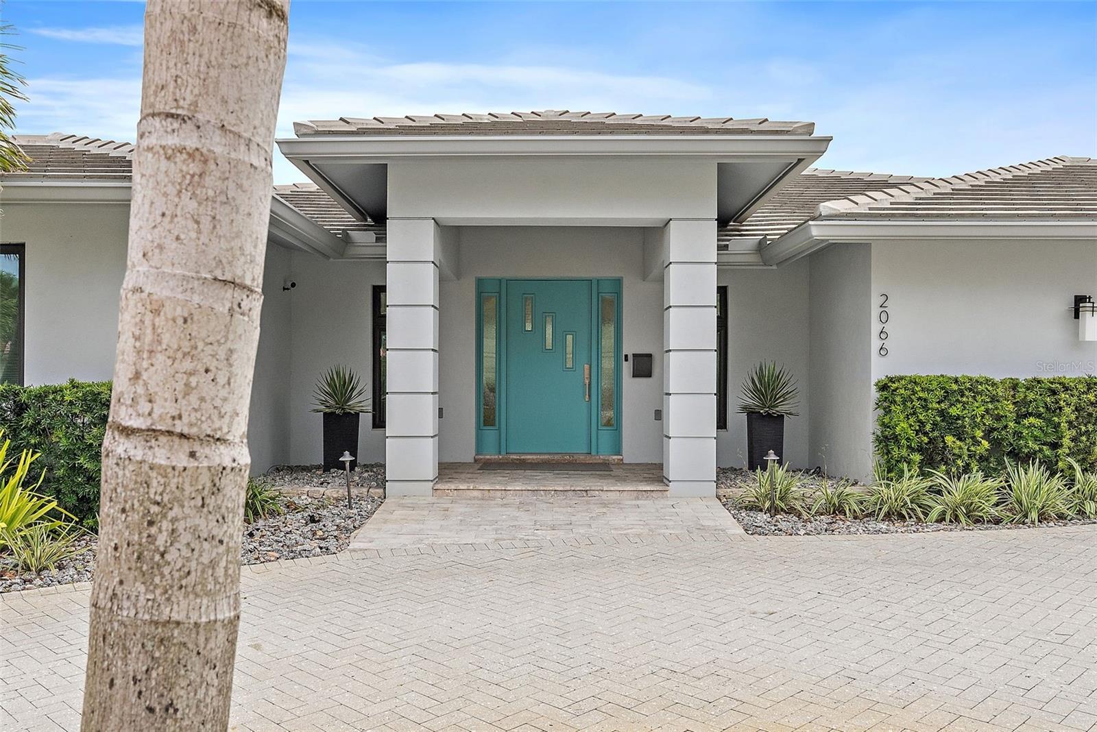2066 ILLINOIS AVE NE, ST PETERSBURG, FL, 33703