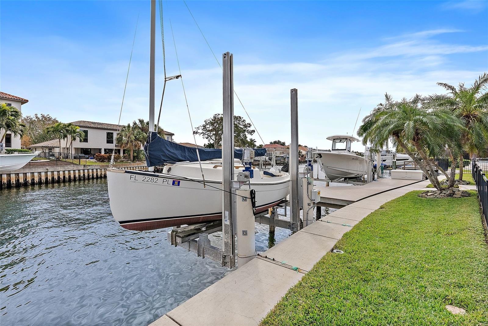 2066 ILLINOIS AVE NE, ST PETERSBURG, FL, 33703