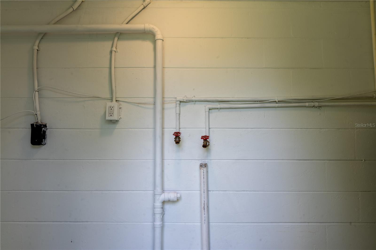 8902 TEMPLE PARK DR, TAMPA, FL, 33637