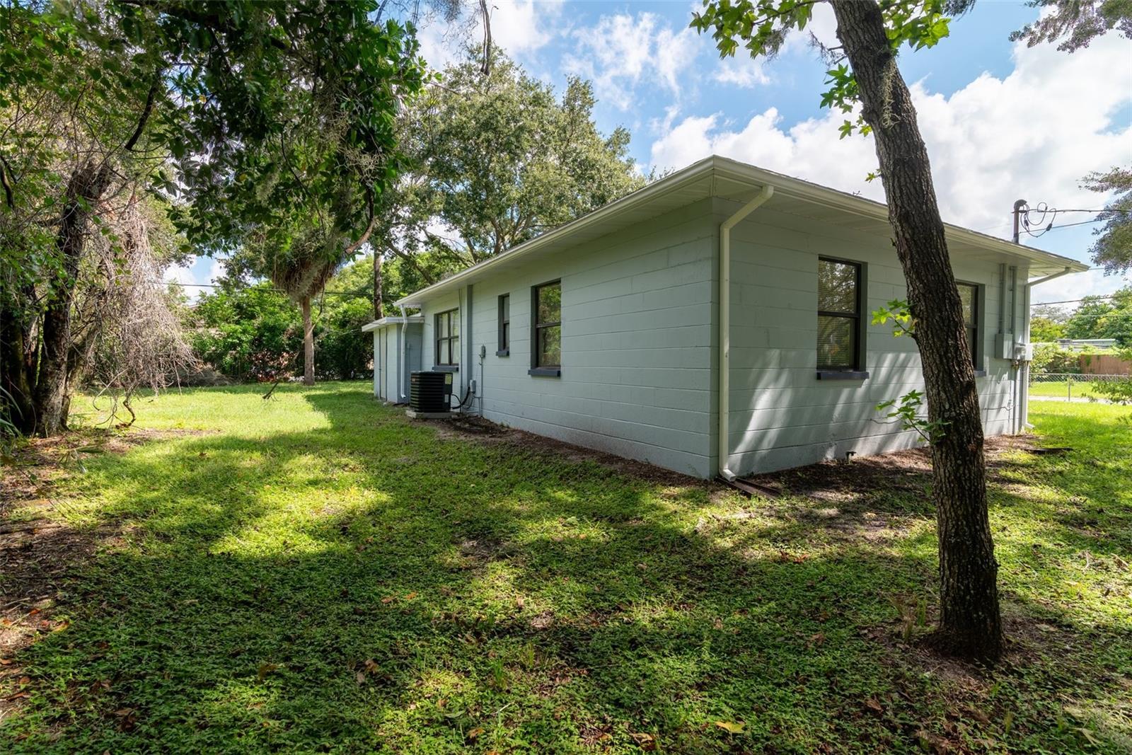 8902 TEMPLE PARK DR, TAMPA, FL, 33637