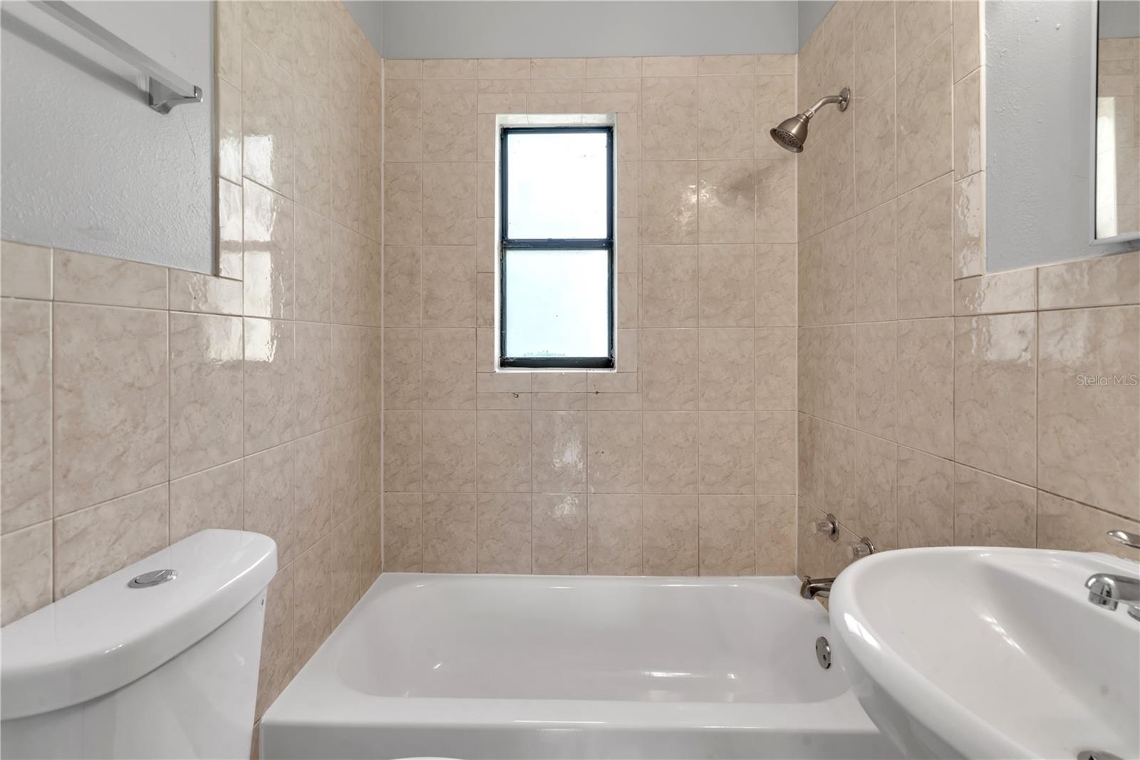 8902 TEMPLE PARK DR, TAMPA, FL, 33637