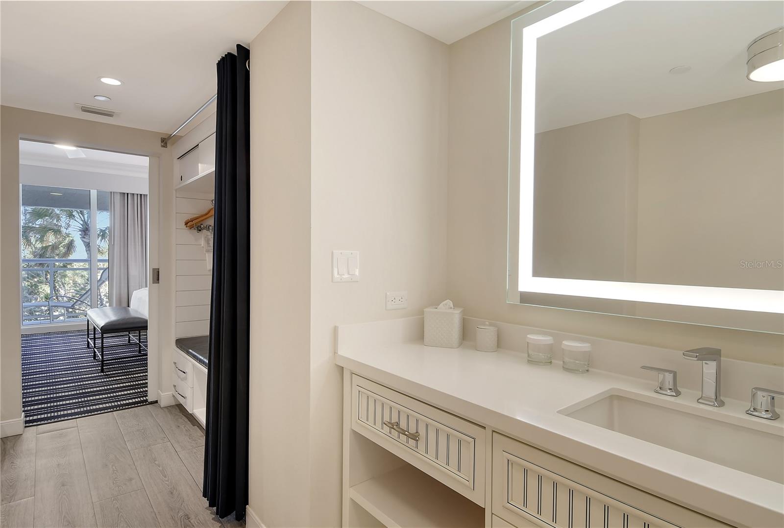 240 SANDS POINT RD #4201, LONGBOAT KEY, FL, 34228