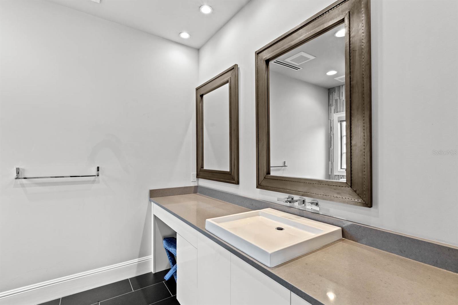 9743 LOUNSBERRY CIR, GOLDEN OAK, FL, 32836