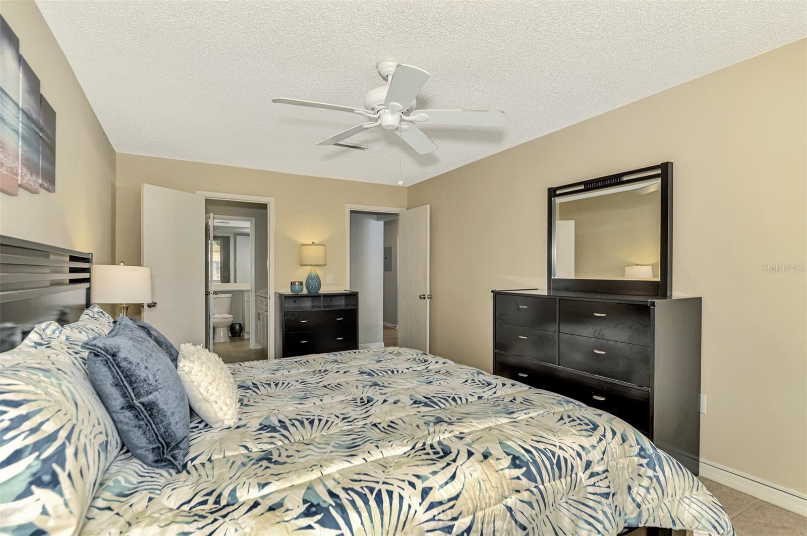 1618 STICKNEY POINT RD #1618-202, SARASOTA, FL, 34231