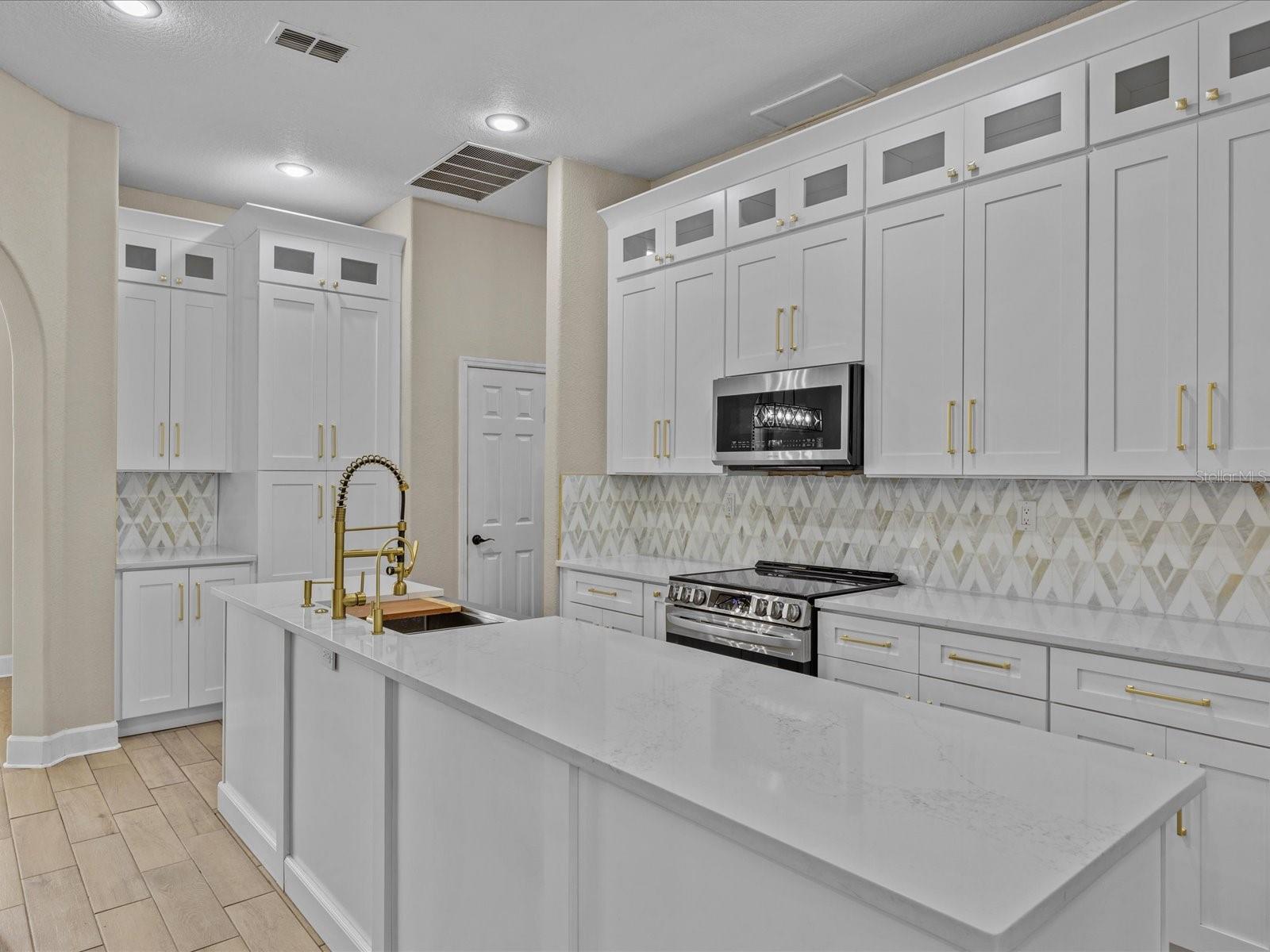 10537 VERSAILLES BLVD, CLERMONT, FL, 34711