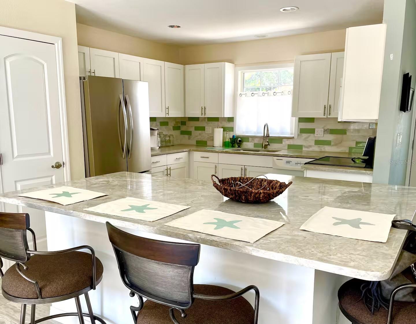 3907 10TH AVENUE DR W, BRADENTON, FL, 34205