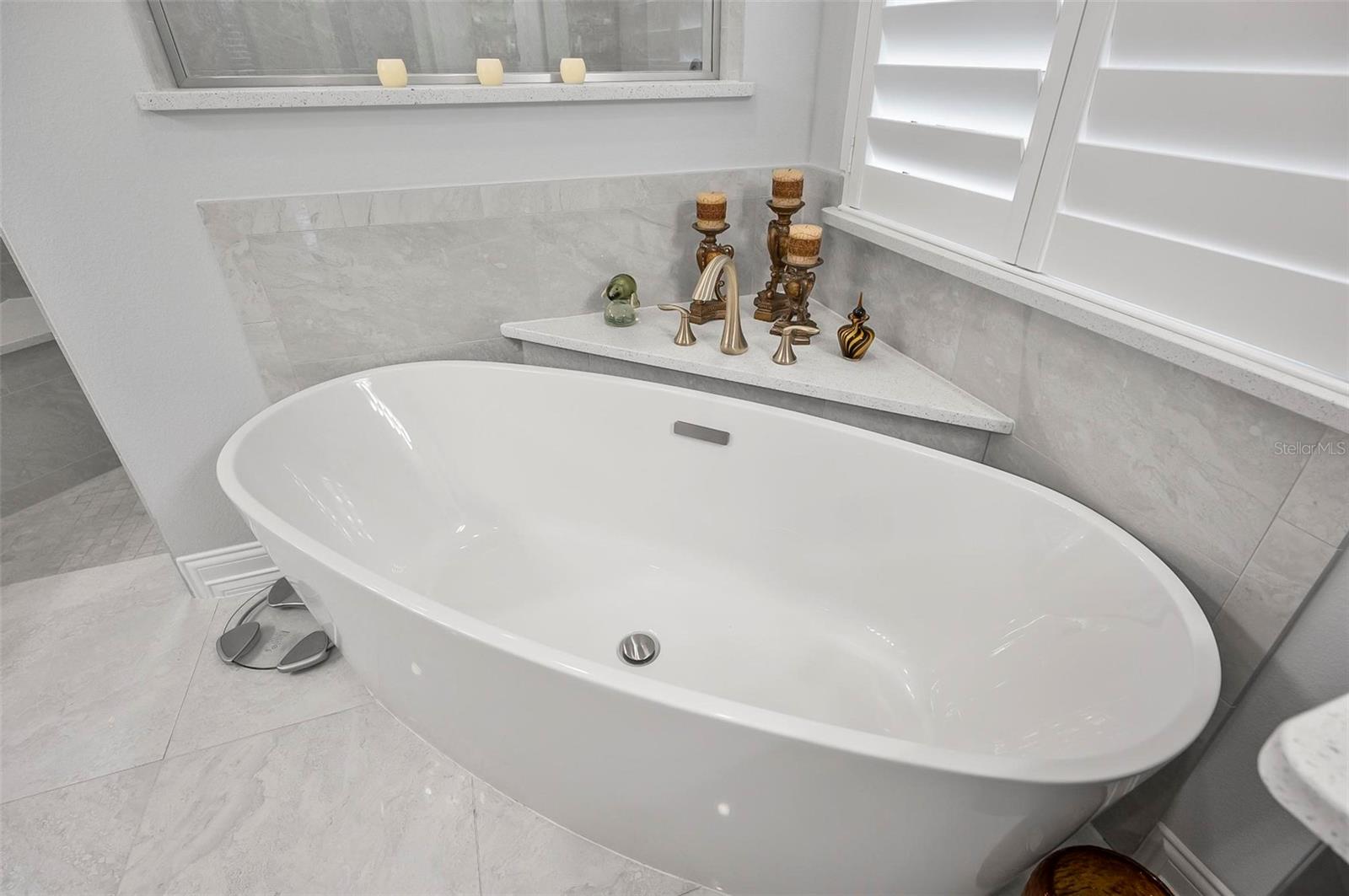 32 CREEKSIDE DR, PALM COAST, FL, 32137