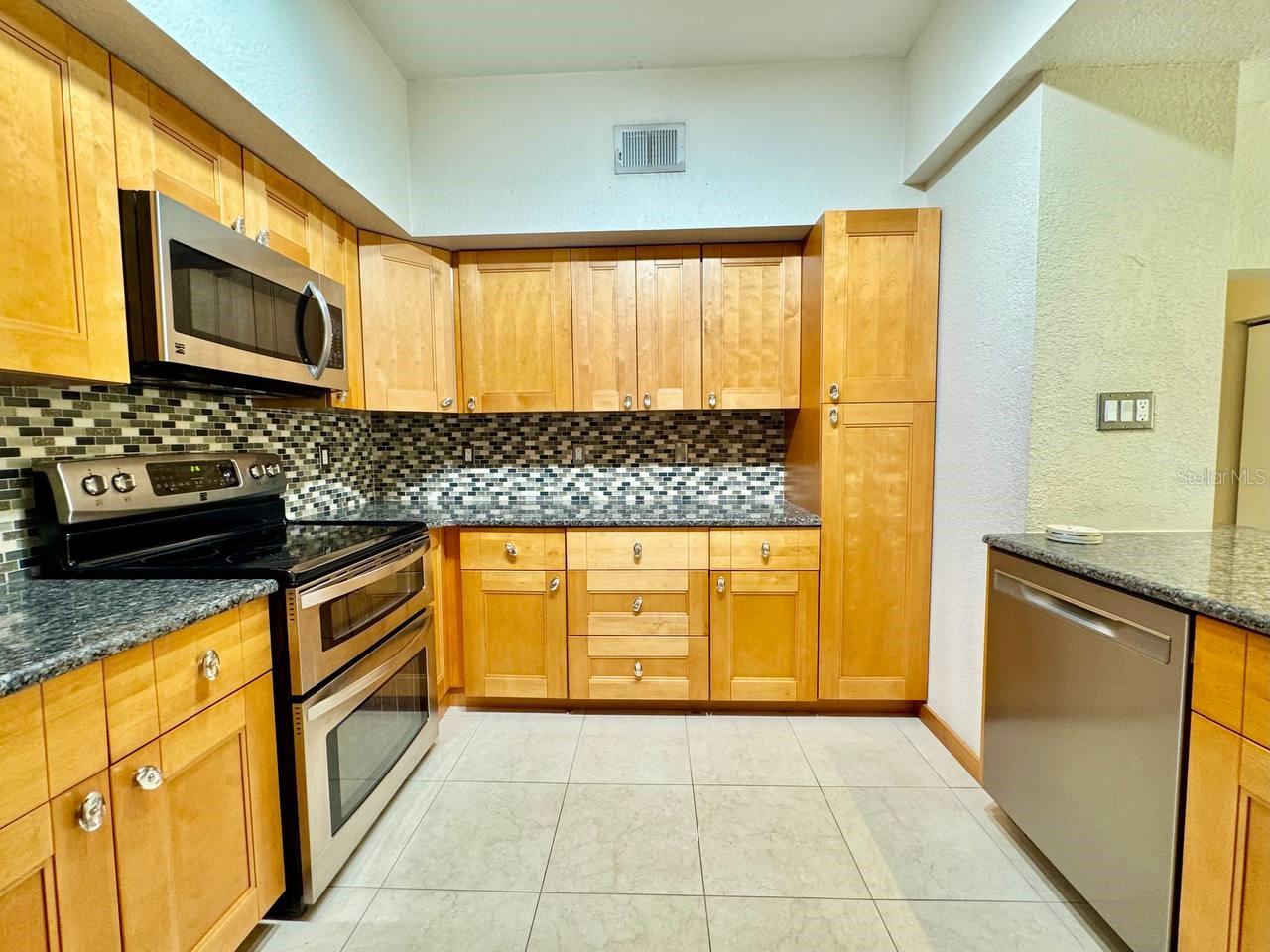 2410 W AZEELE ST #233, TAMPA, FL, 33609