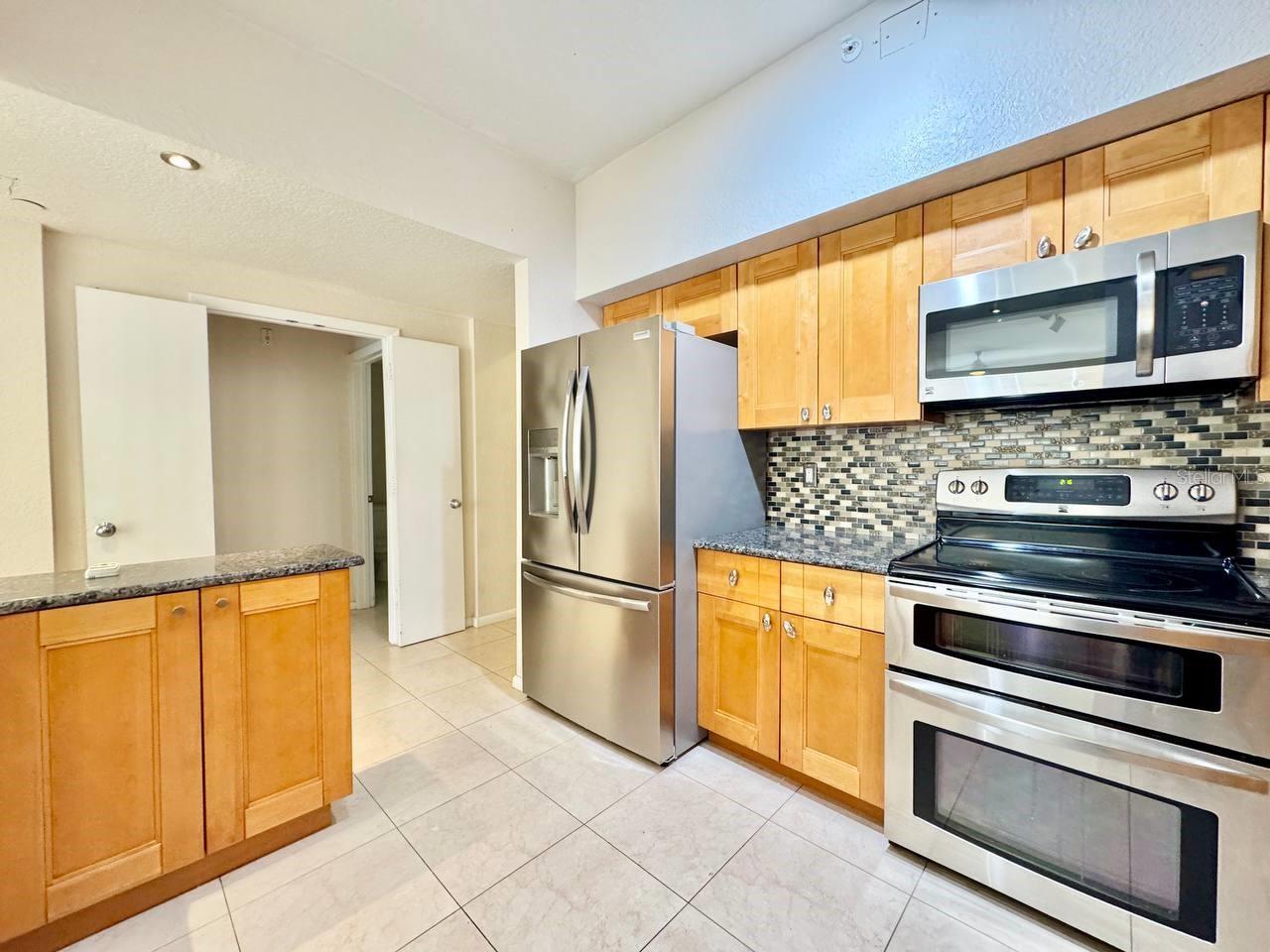 2410 W AZEELE ST #233, TAMPA, FL, 33609