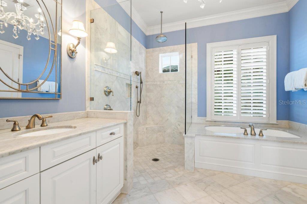 560 HARBOR POINT RD, LONGBOAT KEY, FL, 34228