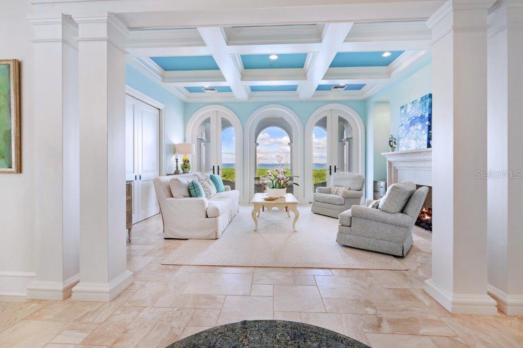 560 HARBOR POINT RD, LONGBOAT KEY, FL, 34228