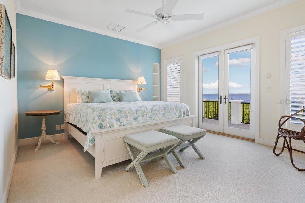 560 HARBOR POINT RD, LONGBOAT KEY, FL, 34228