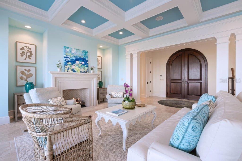 560 HARBOR POINT RD, LONGBOAT KEY, FL, 34228