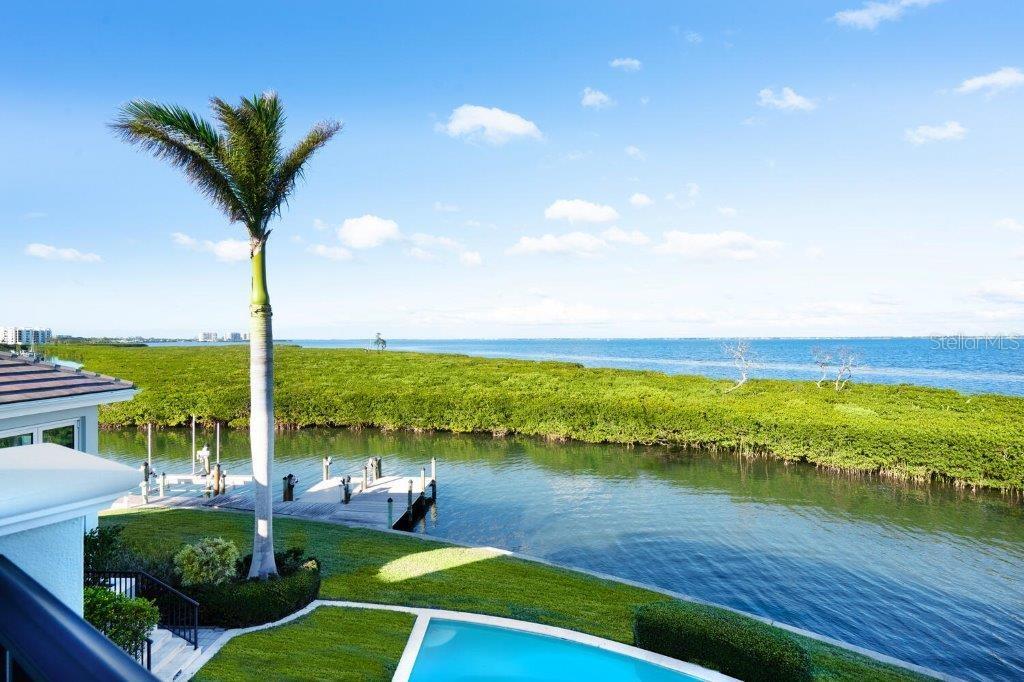 560 HARBOR POINT RD, LONGBOAT KEY, FL, 34228