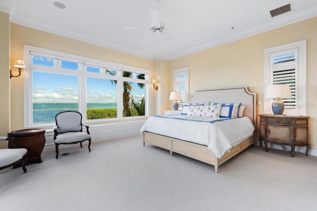 560 HARBOR POINT RD, LONGBOAT KEY, FL, 34228