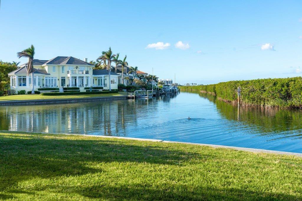 560 HARBOR POINT RD, LONGBOAT KEY, FL, 34228