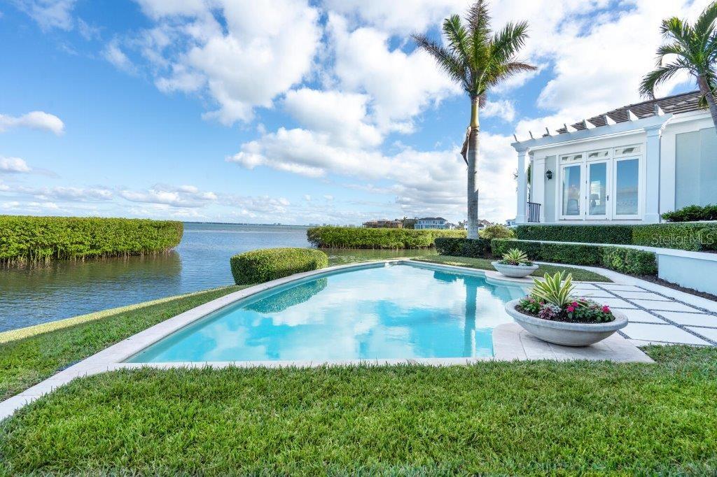 560 HARBOR POINT RD, LONGBOAT KEY, FL, 34228