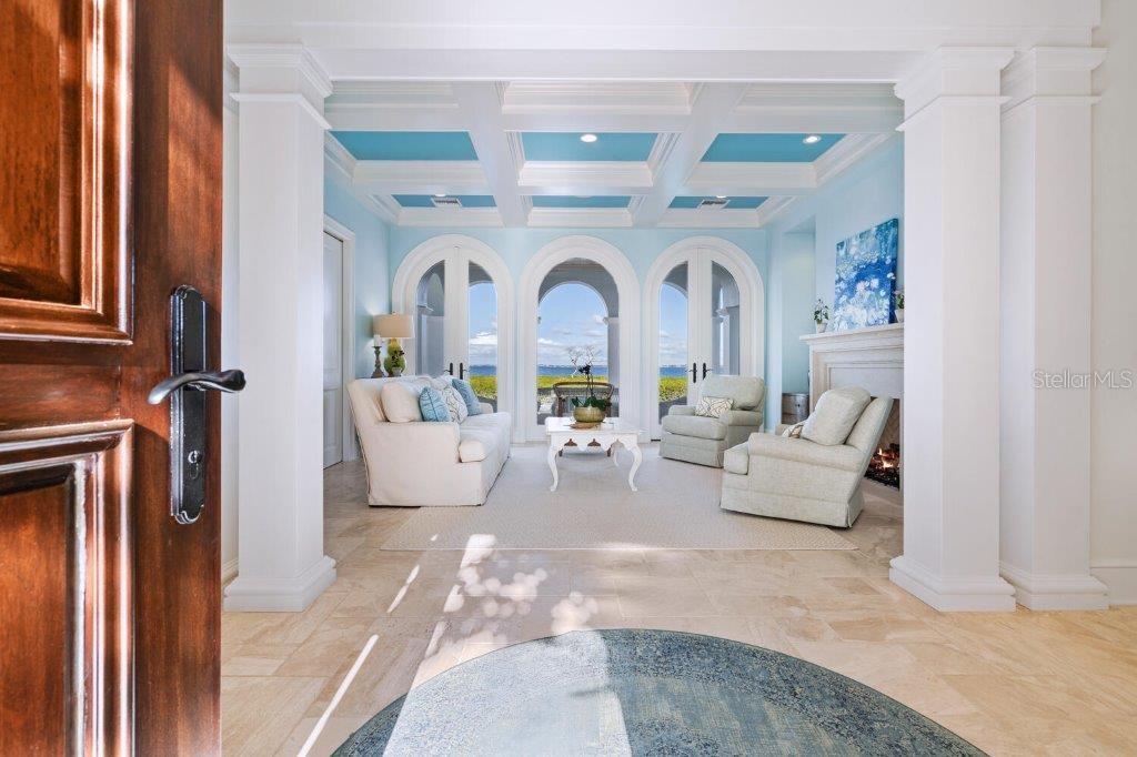 560 HARBOR POINT RD, LONGBOAT KEY, FL, 34228